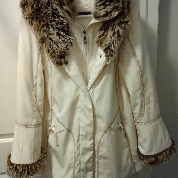 Ladies Marcona Coat with Fur Trim - Picture 8 of 9